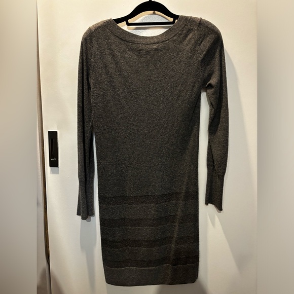 Banana Republic wool sweater dress with gold detail - Picture 2 of 3